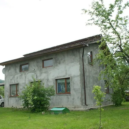 Sadiba Pri Dorogi Kosiv