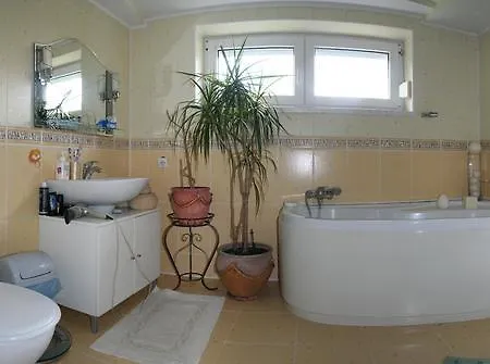 Sadiba Pri Dorogi Kosiv