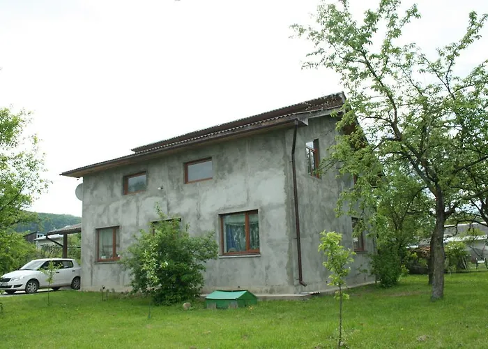 Sadiba Pri Dorogi Kosiv